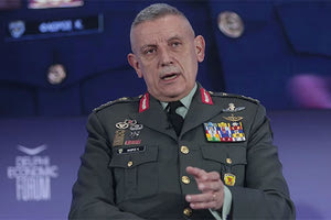 ο αρχηγός ΓΕΕΘΑ στρατηγός Κωνσταντίνος Φλώρος,