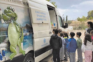 Ενθουσιάζει τα παιδιά «ο γιατρός ο Κάστορας… των δοντιών ο μάστορας»