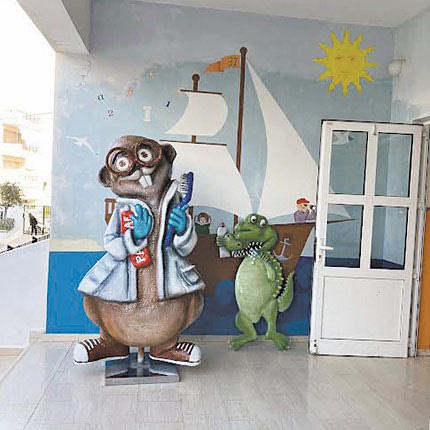 Ενθουσιάζει τα παιδιά «ο γιατρός ο Κάστορας… των δοντιών ο μάστορας»