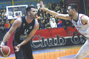 Ο Σταμπουλής σε φάση από το χθεσινό εφιαλτικό ματς του ΟΦΗ