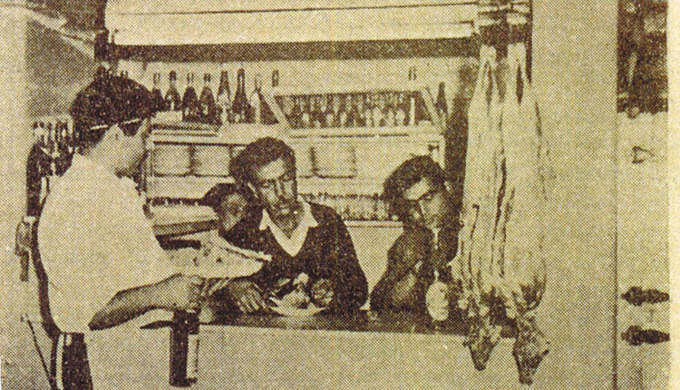 Ο Χιώτης με το προσωπικό του