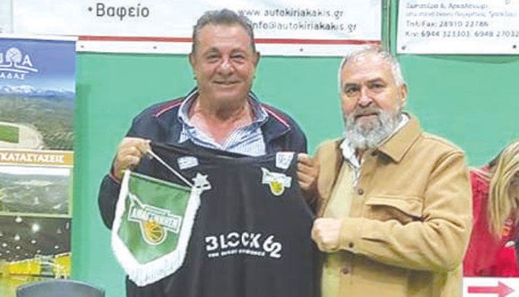 Η βράβευση του κ. Βερτούδου  απο τον κ. Λαμπράκη