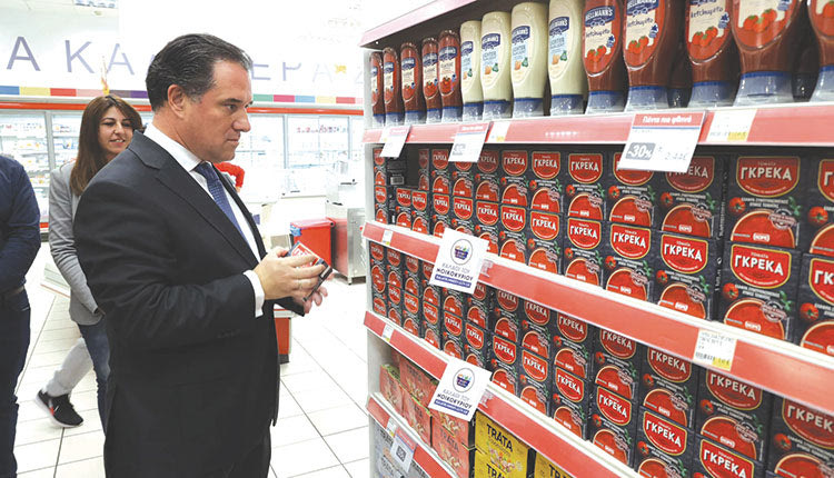 «Το καλάθι του νοικοκυριού» έλεγξε στις τοπικές αλυσίδες  ο υπουργός. Εδώ στο ΣΥΝΚΑ.