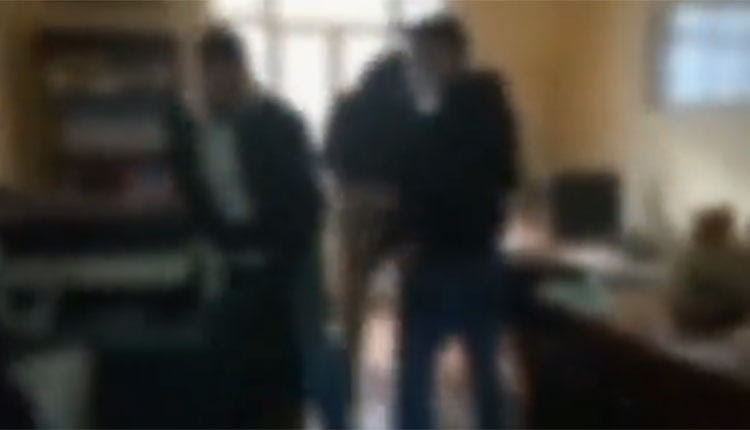 Καταδρομική επιχείρηση έγινε χθες το βράδυ της ομάδας του Ρουβί-κωνα στα γραφεία του δικαστικού επιμελητή που έκανε έξωση στην Ιωάννα Κολοβού.
