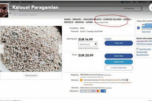 Εντάξει, τι άλλο θα σκεφτούν πια! Σε δημοφιλή πλατφόρμα του εξωτερικού πωλείται άμμος από τη Χρυσή  (Γαϊδουρονήσι) σε μπολάκια έναντι του ποσού των 21 ευρώ