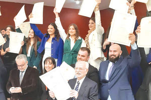 Παρατεταμένα χειροκροτήματα στη διάρκεια της ορκωμοσίας του