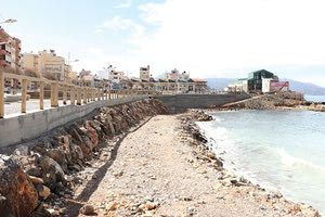 ΑΠΟ ΤΟΝ ΚΟΛΠΟ ΔΕΡΜΑΤΑ ΜΕΧΡΙ ΤΟΝ ΚΟΥΛΕ ΚΑΙ ΤΗΝ ΠΛΑΤΕΙΑ 18 ΑΓΓΛΩΝ Έπεσαν υπογραφές για τη θωράκιση της παραθαλάσσιας ενετικής οχύρωσης