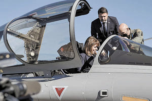 Έδειξαν τα «Ραφάλ» στην πρόεδρο