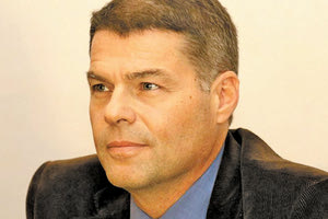 Αρης Ροζάκης