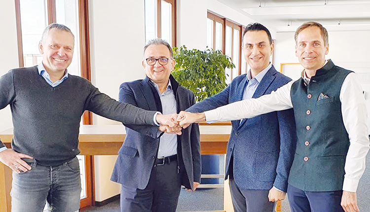 Από αριστερά προς τα δεξιά διακρίνονται οι κ.κ.:Karl Markgraf – Group CIO, Άλεξ Σαλούστρος - Cyberlogic CTO,  Mario Habig – FTI Group CEO DMC, Στέργιος Παναγιωτάκης – Cyberlogic CEO