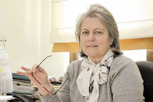 η πρόεδρος της ΔΕΠΑΝΑΛ και συμβολαιογράφος  Στέλλα Αρχοντάκη- Καλογεράκη