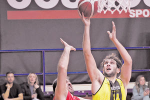 Ο Χαμηλάκης του Εργοτέλη σε φάση από το χθεσινό ματς με τον Πορφύρα.