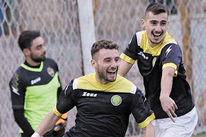 Οι παίκτες του Λίντο πανηγυρίζουν ένα από τα γκολ που πέτυχαν σε βάρος του Αγίου Δημητρίου.