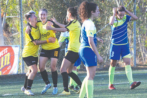 Πανηγυρίζουν οι κοπέλες του Εργοτέλη για την μεγάλη νίκη τους