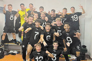 Από τους πανηγυρισμούς των παικτών της Κ-19 του ΟΦΗ για τη νίκη επί του Ατρομήτου