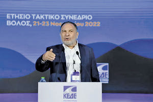 κουρακης το νεο πρασινο ειναι μπλε