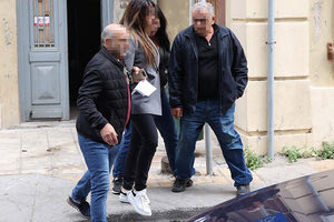 ΕΛ.ΑΣ: Ήταν βιτριόλι αυτό  που πέταξε η 38χρονη στον εν διαστάσει σύζυγό της