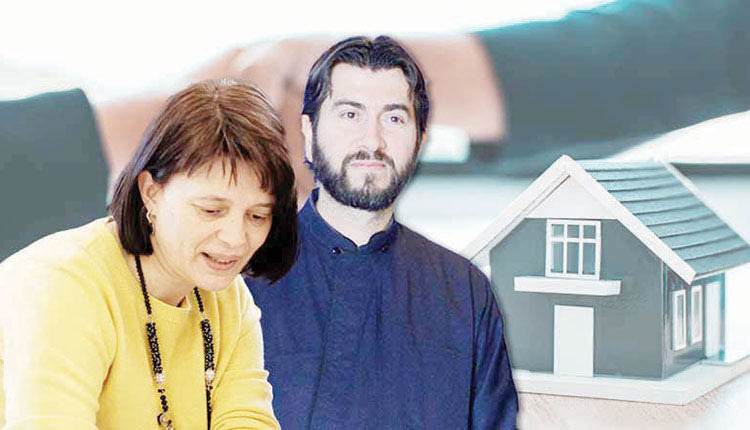 Η Αστυνομία στην προσπάθειά της να ακολουθήσει το... χρήμα, δέσμευσε τους λογαριασμούς του ζευγαριού και ψά χνει έναν μικρό θησαυρό στα σπίτια τους