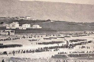 ΦΩΤΟΗΜΕΡΑΣ:Κρήτη 1897. Στρατεύματα των ξένων δυνάμεων στον κάμπο των Χανίων.