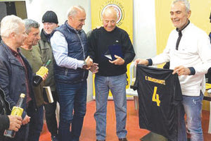 Ο Κώστας Παπαθεοφάνους βραβεύτηκε απο παλαίμαχους του Εργοτέλη