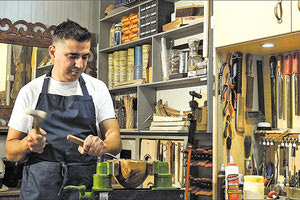 Ντοκιμαντέρ για την τέχνη κατασκευής παραδοσιακών κρητικών οργάνων