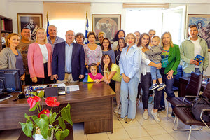 Τον  διευθυντή  της Πρωτοβάθμιας Εκπαίδευσης Ηρακλείου, κύριο Εμμανουήλ  Μπελαδάκη,   επισκέφθηκαν εκπρόσωποι του Παγκρήτιου Ουκρανικού Συλλόγου  «Λελέκι»