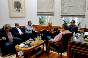 Από τη συνάντηση στην Περιφέρεια με τη Ρένα Δούρου