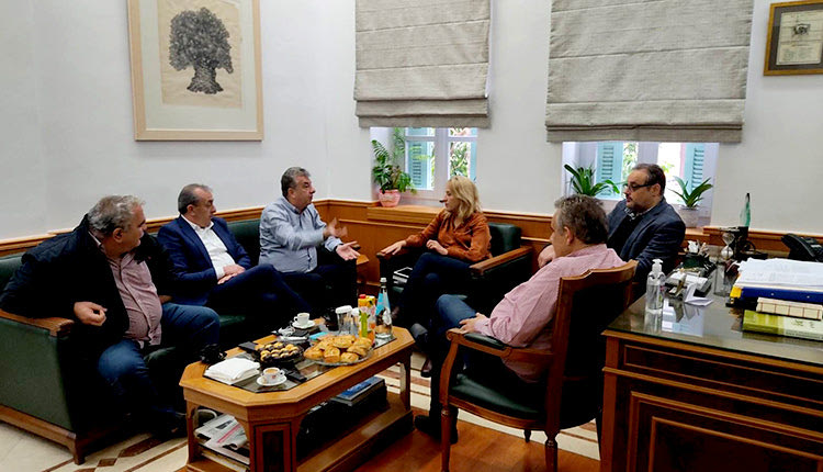 Από τη συνάντηση στην Περιφέρεια με τη Ρένα Δούρου