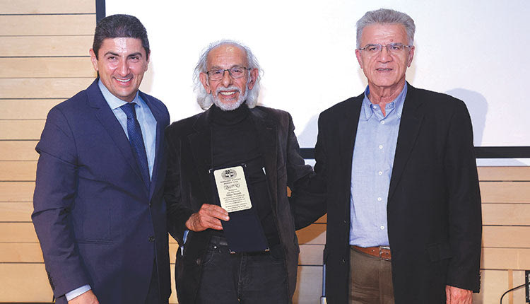 Η βράβευση του Σταύρου Τζιωρτζή απο τους  κ.κ. Αυγενάκη, Θεοδωρακόπουλο