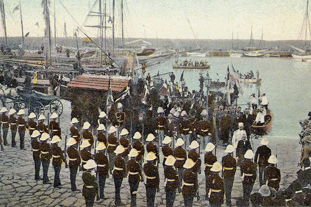 ΦΩΤΟΗΜΕΡΑΣ: Η άφιξη του Ύπατου Αρμοστή Κρήτης Α. Ζαΐμη το 1907 στο Ηράκλειο Κρήτης (φωτογραφία Βεχαεδδίν).