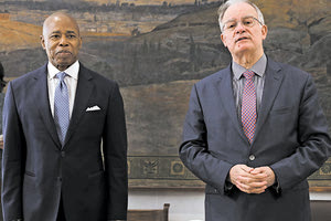 ο πρόεδρος της Βουλής των Ελλήνων, κ. Κωνσταντίνος Τασούλας, υποδεχόμενος χθες στο Κοινοβούλιο τον δήμαρχο της Νέας Υόρκης, κ. Eric Adams.