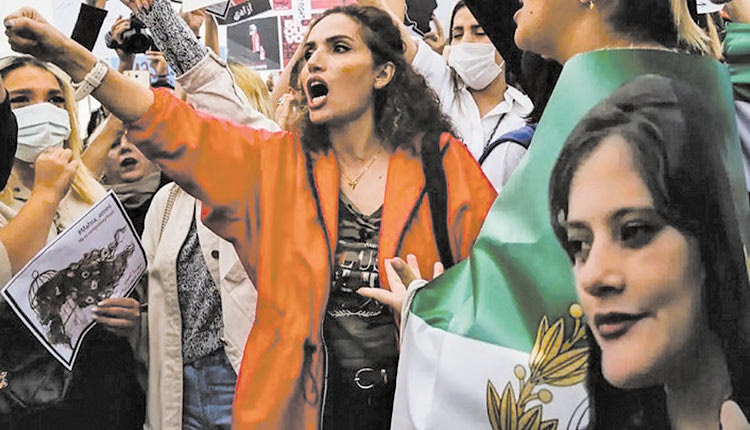 Επιτέλους! Ο γενικός εισαγγελέας του Ιράν Μοχαμάντ Τζαφάρ Μονταζερί ανακοίνωσε την κατάργηση της αστυνομίας ηθών από τις αρμόδιες Αρχές, όπως μετέδωσε χθες το πρακτορείο Isna.