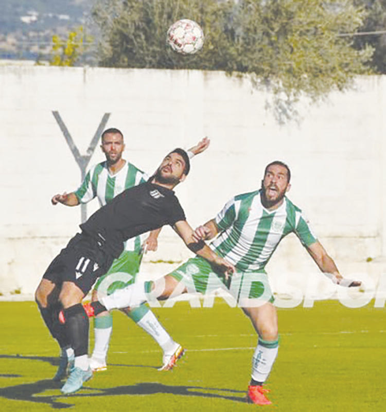 Στιγμιότυπο από το ντέρμπι του Τυμπακίου που βρήκε νικητή τον Γιούχτα από τα 11 βήματα