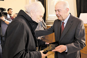 ΤΙΜΗ ΣΤΟΝ ΜΑΡΚΟΠΟΥΛΟ