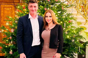 Τι μπορεί να σου κάνουν τρεις αυξητικές στήθους; Ε τόσες  έκανε η Γερμανίδα πορνοστάρ και τελικά ξεμυάλισε τον βουλευτή του κόμματος των «Ελεύθερων Δημοκρατών» (FDP), Χάγκεν Ράινχολτ.