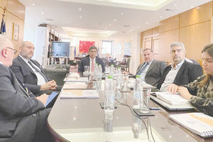 ΑΥΓΕΝΑΚΗΣ ΣΥΝΑΝΤΗΣΗ ΜΕ ΔΕΜΑ