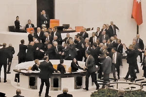 ξυλιες στην βουλη