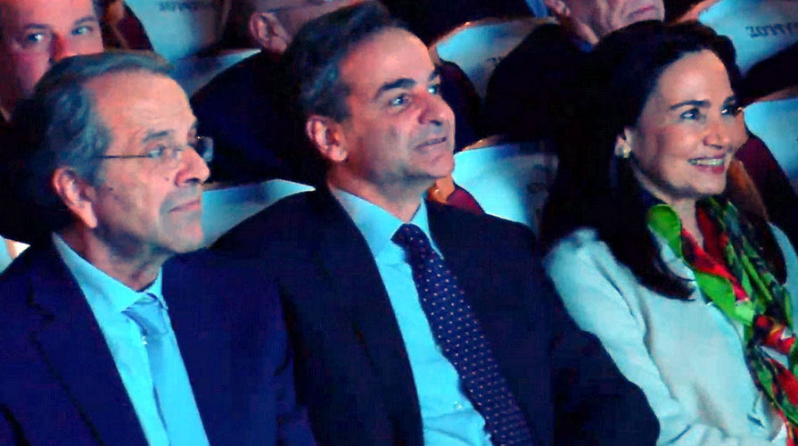 Πολύς κόσμος στα αποκαλυπτήρα του ιδρύματος Σαμαρά, σε μια εκδήλωση που έγινε στο θέατρο Παλλάς και η οποία συγκέντρωσε όλους τους «γαλάζιους».