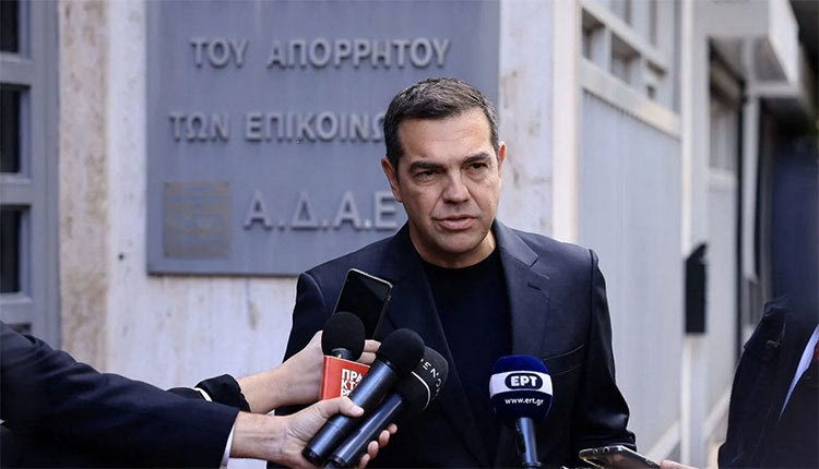 Μια επίσκεψη με νόημα στην ΑΔΑΕ έκανε χθες το πρωί  ο πρόεδρος του ΣΥΡΙΖΑ, Αλέξης Τσίπρας, κλιμακώνοντας την επίθεσή του για το σκάνδαλο των υποκλοπών, μία ημέρα πριν από τη σύγκρουσή του στη Βουλή με τον Κυριάκο Μητσοτάκη.