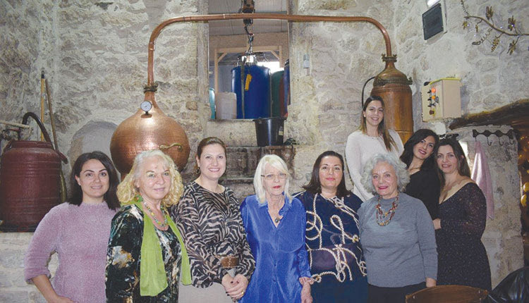 Ο Αναπτυξιακός Σύλλογος Γυναικών Επιχειρηματιών Κρήτης στο πλαίσιο της δράσης «Γνωρίστε τη Γυναίκα Επιχειρηματία» επισκέφτηκε το «Ρακοκάζανο Ζαργιανάκη».