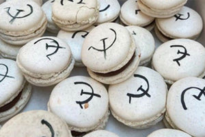 Μακαρόν με σφυροδρέπανο!