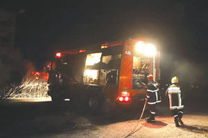 Από τον εμπρησμό καταστράφηκαν δύο αγροτικά οχήματα και ένας οδοστρωτήρας