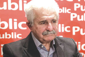 Η Νάντια Βαλαβάνη και ο Γιώργης Φιλιππάκης είναι μεταξύ των 15 Κνιτών της εποχής του Πολυτεχνείου που υπογράφουν κοινή δήλωση κατά του Μίμη Ανδρουλάκη, με αφορμή την κυκλοφορία του αυτοβιογραφικού  βιβλίου του «Πριν σβήσουν τα φώτα».