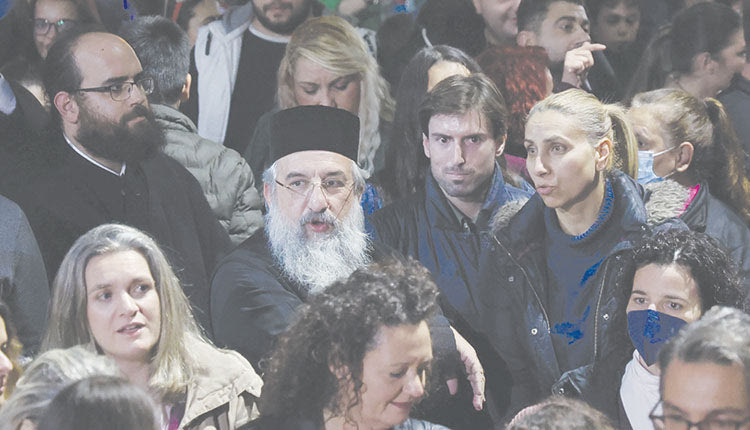 Μεγαλη κοσμοσυρροή χθες το βράδυ στην πλατεία Ελευθερίας