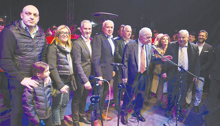 Μεγαλη κοσμοσυρροή χθες το βράδυ στην πλατεία Ελευθερίας