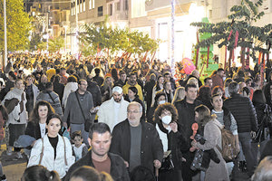 Η μεγάλη κάθοδος του κόσμου στο κέντρο της πόλης την Παρασκευή το βράδυ, οπότε κυριολεκτικά κατακλύστηκε από κόσμο η πλατεία Ελευθερίας, η πλατεία Δασκαλογιάννη, τα Λιοντάρια και βεβαίως η Δικαιοσύνης, η Ίδης και η 1821 ήταν η καλύτερη απάντηση και σε σχέση με το τι πραγματικά θέλει ο Ηρακλειώτης και το τι έχει ανάγκη η πόλη.