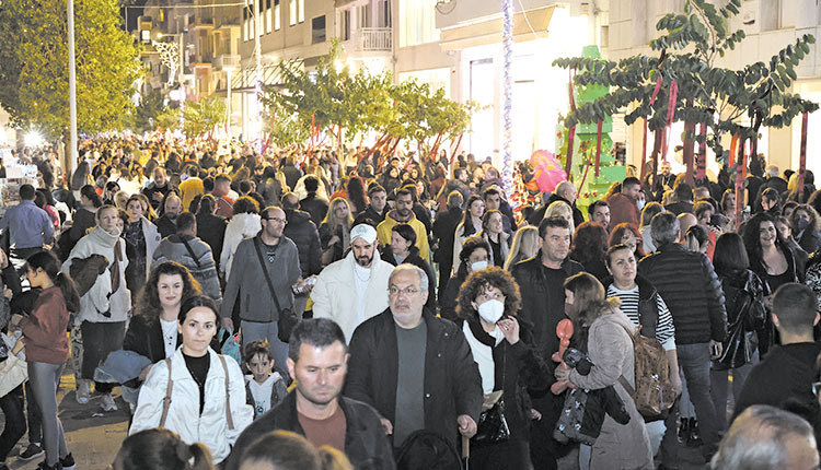 Η μεγάλη κάθοδος του κόσμου στο κέντρο της πόλης την Παρασκευή το βράδυ, οπότε κυριολεκτικά κατακλύστηκε από κόσμο η πλατεία Ελευθερίας, η πλατεία Δασκαλογιάννη, τα Λιοντάρια και βεβαίως η Δικαιοσύνης, η Ίδης και η 1821 ήταν η καλύτερη απάντηση και σε σχέση με το τι πραγματικά θέλει ο Ηρακλειώτης και το τι έχει ανάγκη η πόλη.