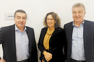 Οι εκπρόσωποι του Δικηγορικού Συλλόγου Λασιθίου έδειξαν στη δημόσια εκδήλωση των εγκαινίων του Διοικητικού Πρωτοδικείου να είναι οι πλέον ευχαριστημένοι από τα λεγόμενα του υπουργού Δικαιοσύνης για το στεγαστικό των Δικαστηρίων στην Κρήτη και αυτό χάρις στην πρόταση Αρναουτακη να βάλει «πλάτη» η Περιφερεια.