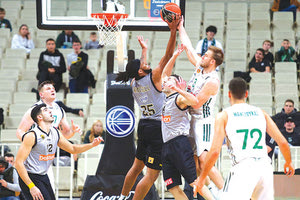 Φάση απο το παιχνίδι ΠΑΟ-ΑΕΚ