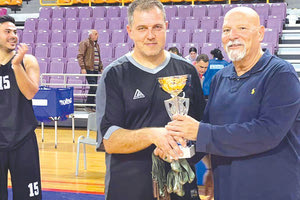 Ο κ. Τούλης με τον αρχηγό του ΟΦΗ Μιχάλη Επταμηνιτάκη